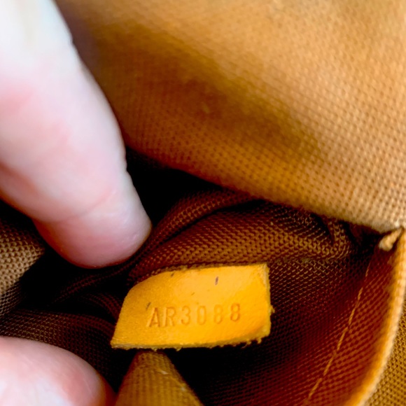 Authentic Louis Vuitton Tivoli with dust bag. - Picture 6 of 12